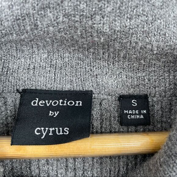 -Devotion by Cyrus Turtleneck Sweater NWOT S - Picture 7 of 7
